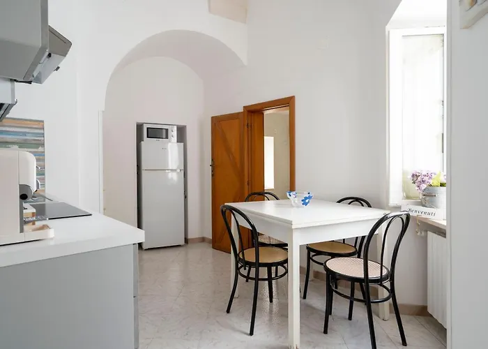 Guesthost - Typical Apulian * Martina Franca